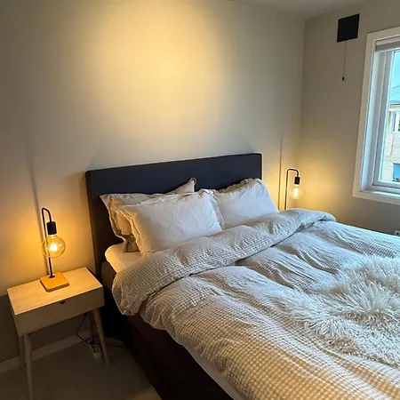 Spacious With Sauna, Fireplace & View *